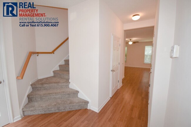 Building Photo - GREAT 3 bd townhome w/ attached garage, ju...