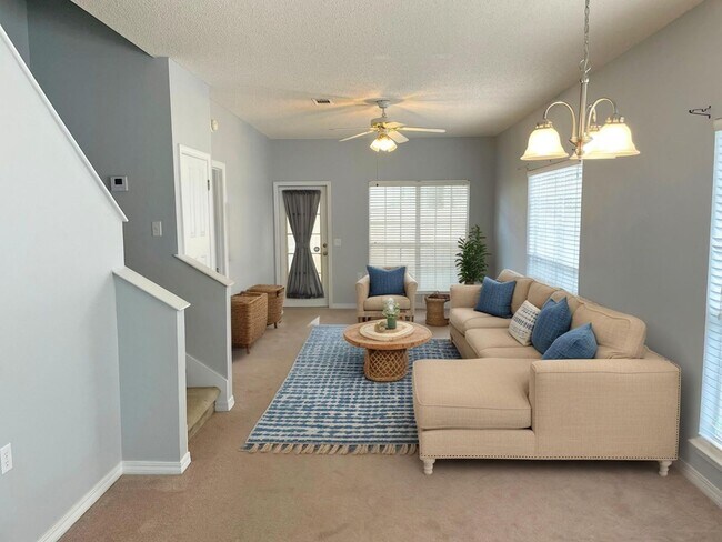 Building Photo - Introducing a Charming Home Retreat Located in the Heart of Pensacola