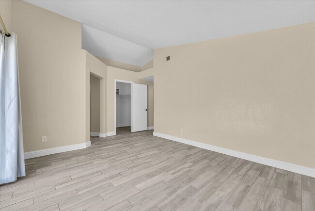 Building Photo - 501 Roosevelt St