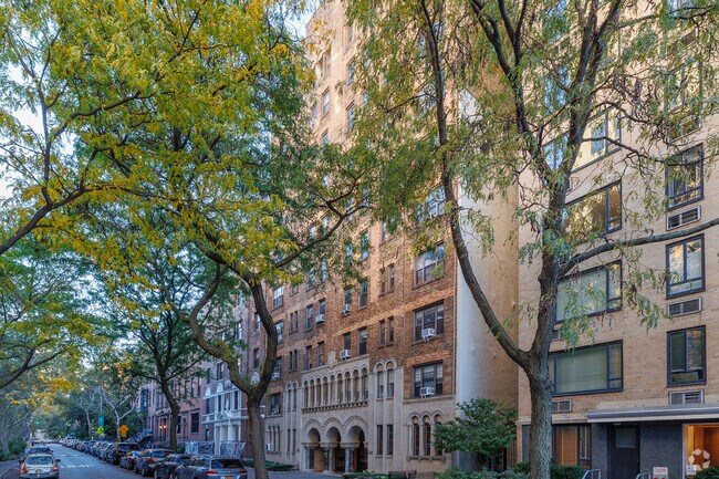 ALternate view - 70 Remsen St
