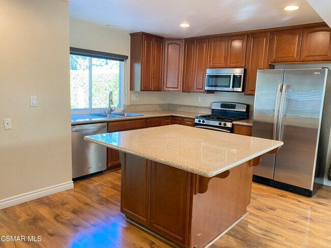 Building Photo - 850 Rim Crest Dr