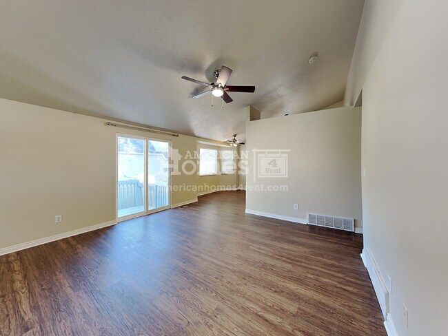 Building Photo - 158 W Apple Avenue