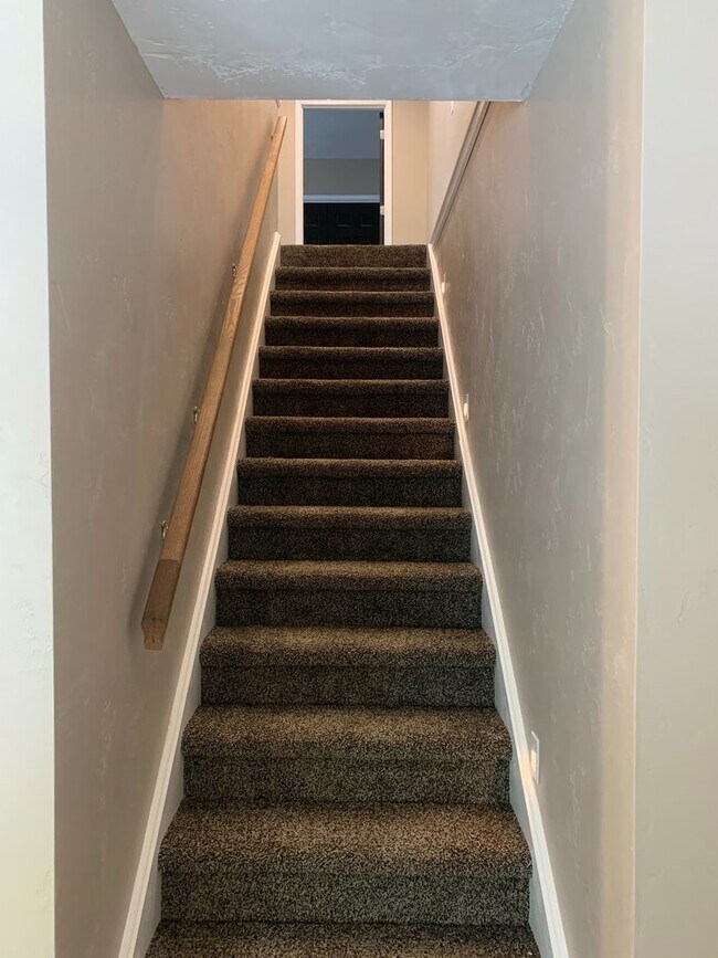 Building Photo - 321-321 Caroline St