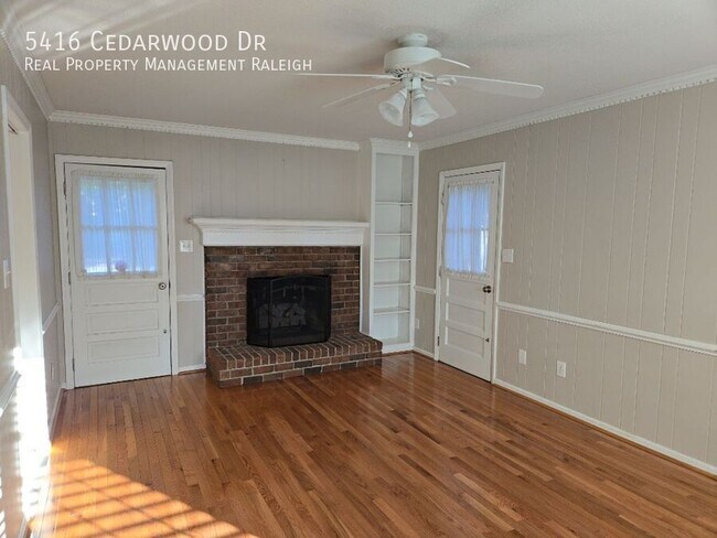 Foto del edificio - 5416 Cedarwood Dr