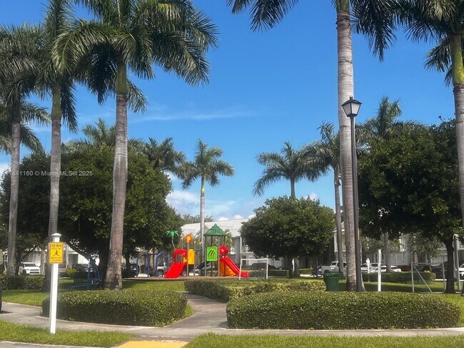 Foto del edificio - 7480 NW 114th Path