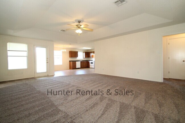 Building Photo - 3400 Lakecrest Dr