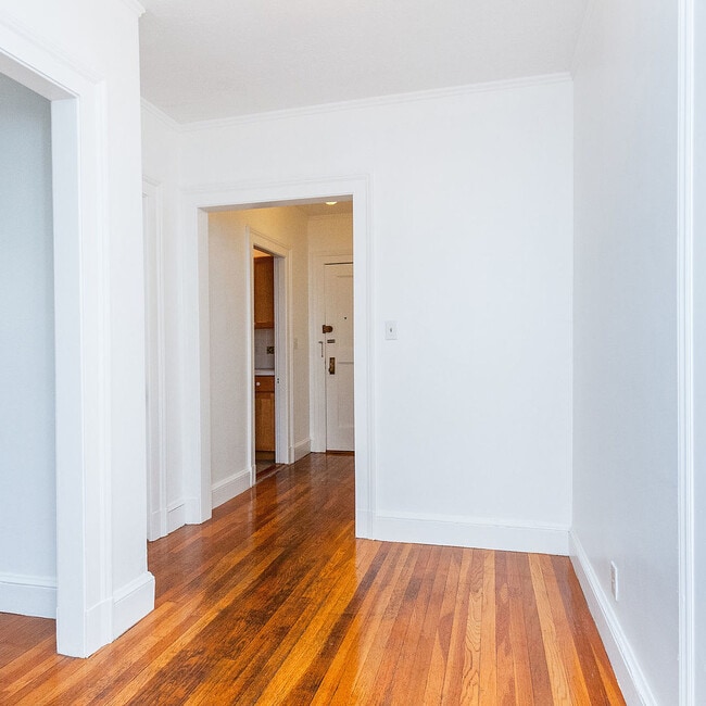 Building Photo - 32 Shepard St