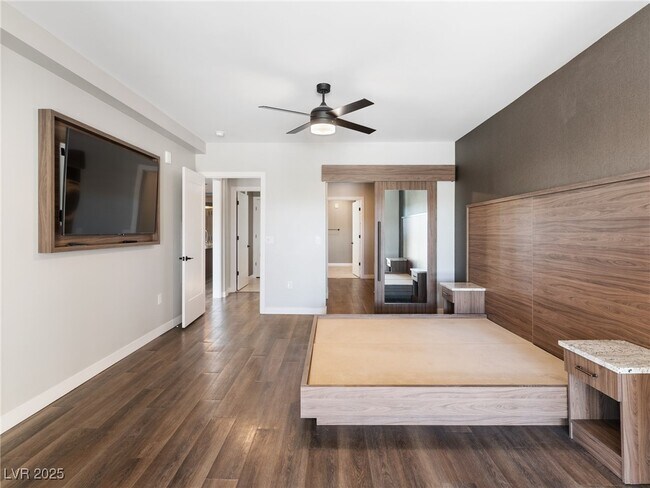 Foto del edificio - 2460 E Serene Ave