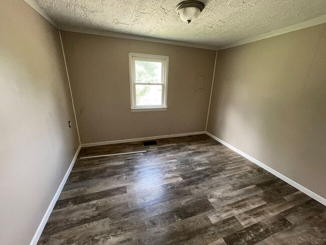 Building Photo - 1108 N Leland Ave