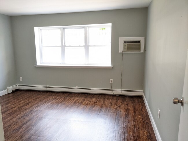 Bedroom - 611 Asbury Ave