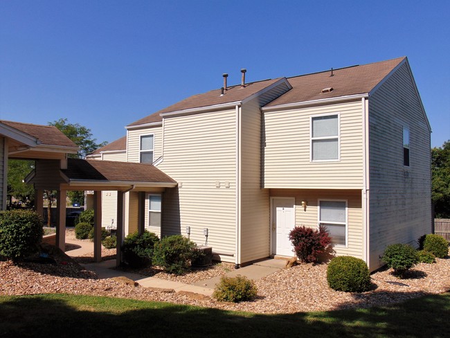 Building Photo - Capstone Townhomes