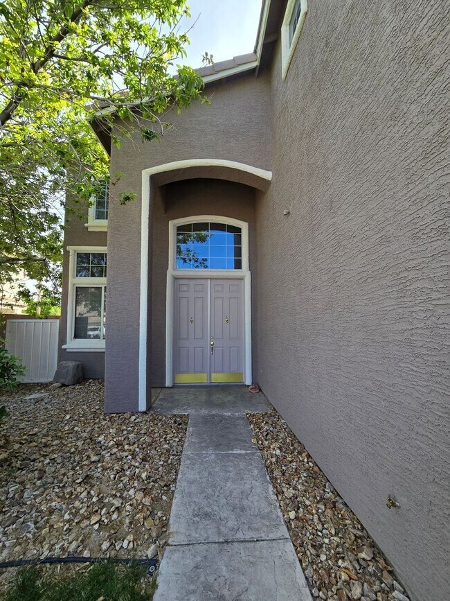 Foto del edificio - An Amazing NW Home! Over 3300 sq ft w/ pool & spa! Must see!