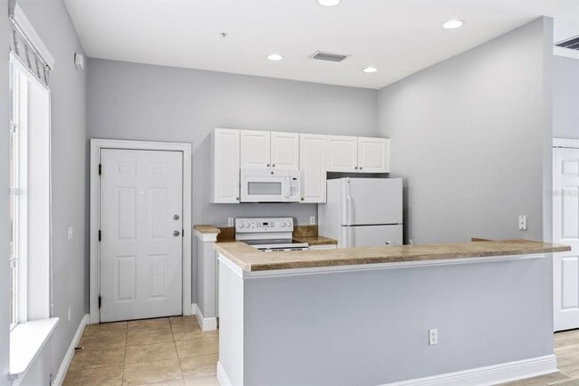 Building Photo - 1420 Lake Baldwin Ln