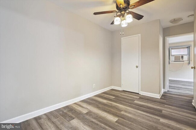 Foto del edificio - 2030 N Woodrow St