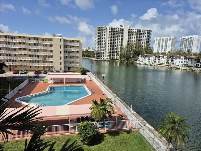 Foto del edificio - 2980 Point E Dr