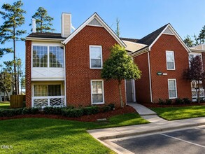Building Photo - 1001 Kingswood Dr