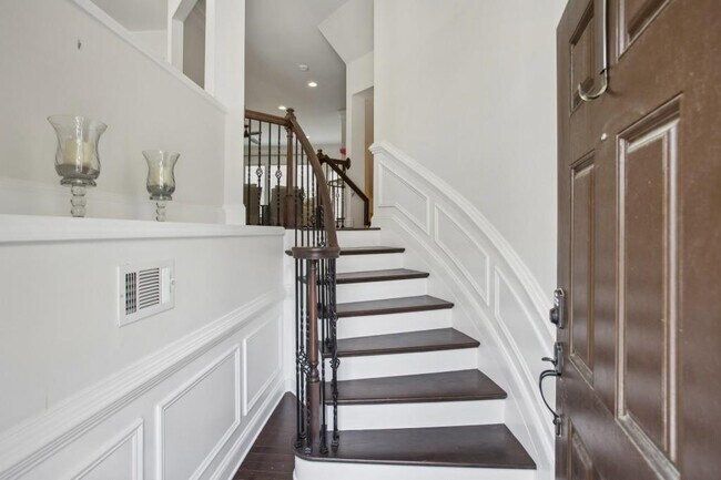 Building Photo - 346 Ardmore Ct NW