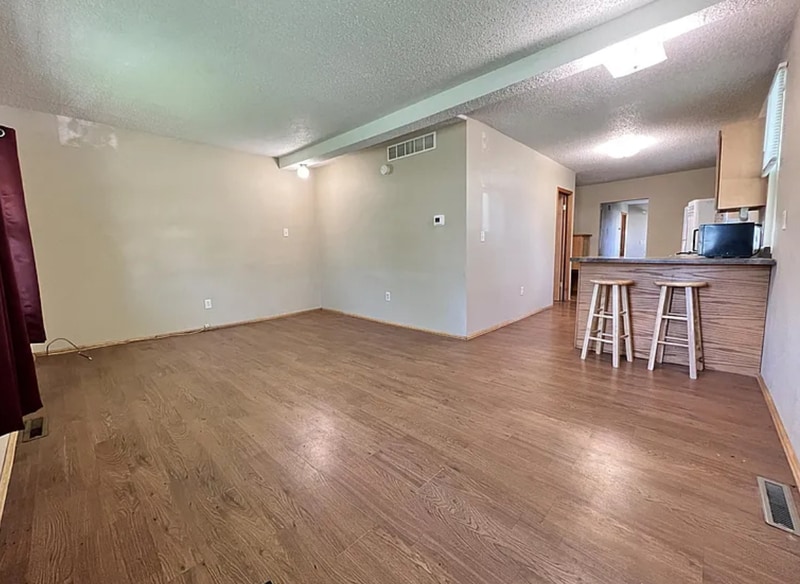 Primary Photo - 202 14th Ave SW