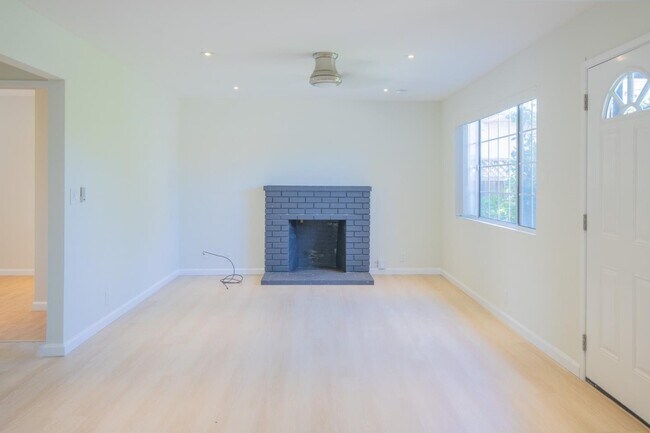 Foto del edificio - 33613 14th St