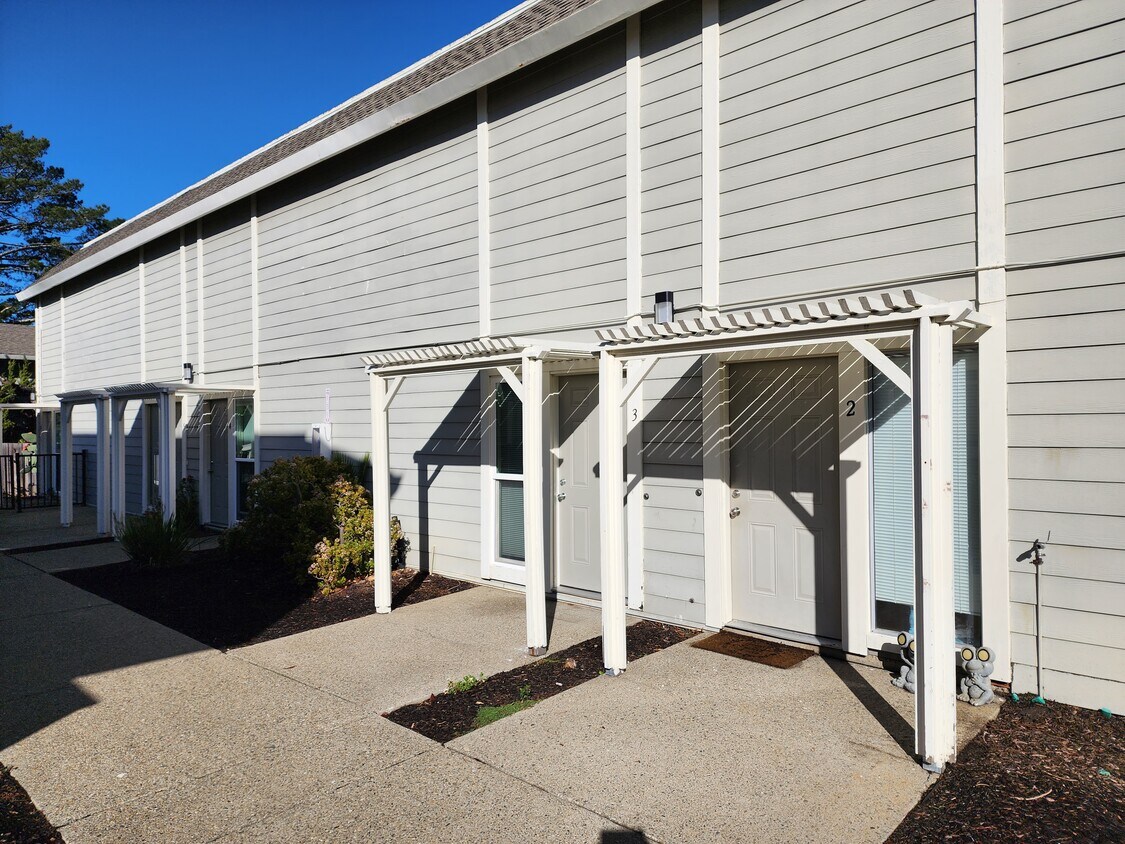 Primary Photo - 1991 Ascot Dr