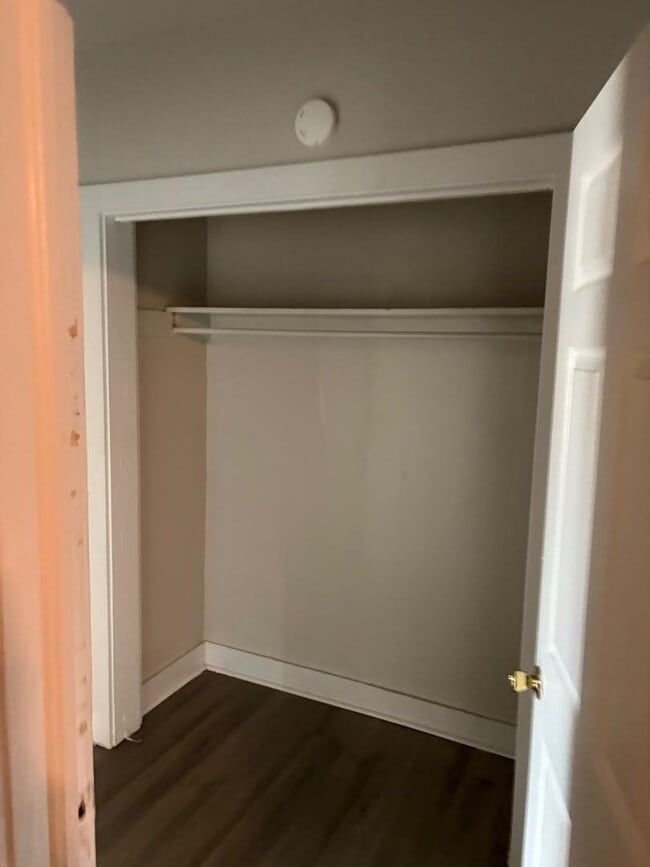 Foto del edificio - 406 S Fredonia St