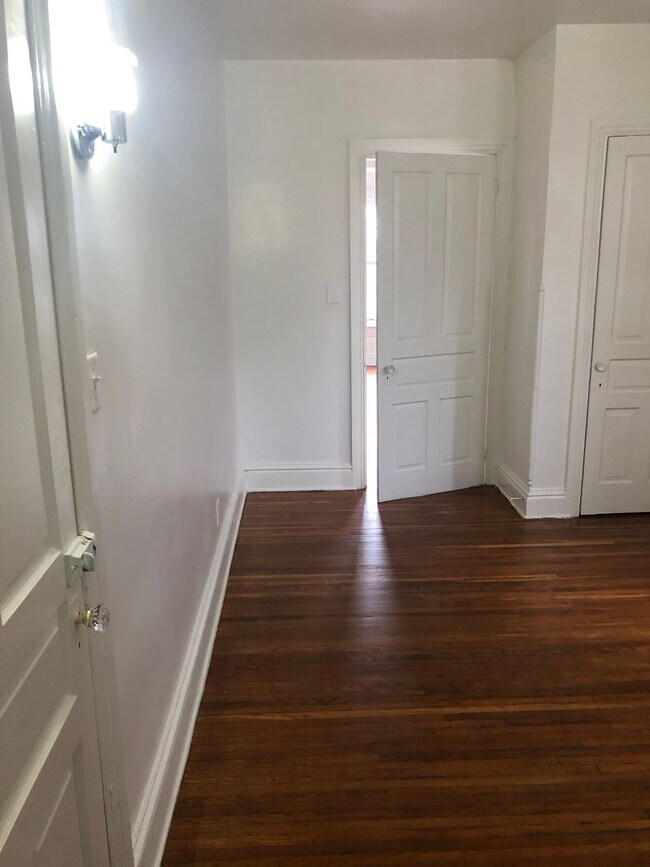 Foto del edificio - 1 Bedroom 1 Bath, 2nd Floor on the Avenues-York City SD