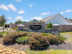 Building Photo - 737 Woody Dr