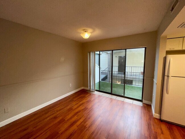 Building Photo - Charming 3-Bedroom, 2.5-Bath Townhome in Village Square Condominiums