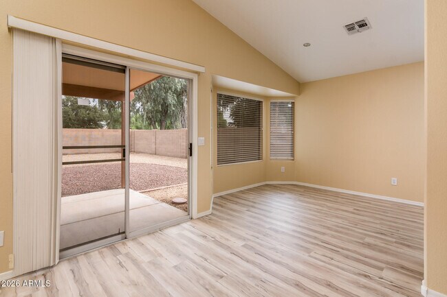 Building Photo - 12566 W Palm Ln