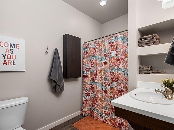 Foto del edificio - 619 E Eighth St