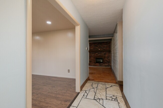Foto del edificio - 2305 E Hines St