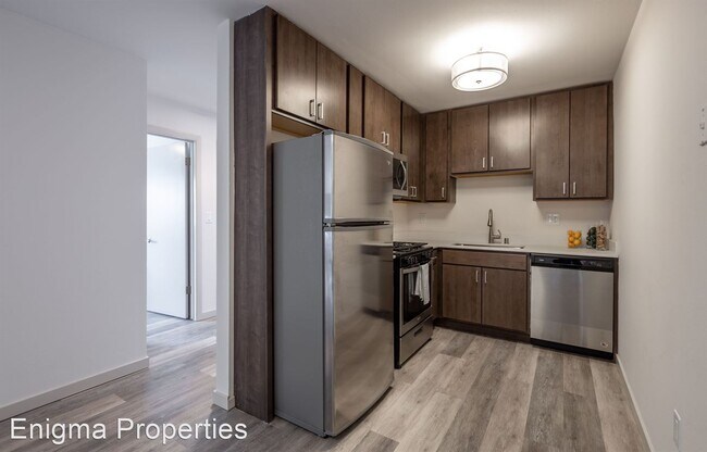Building Photo - 2 br, 1 bath  - 2867 S. Kinnickinnic Ave.