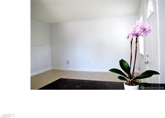 Building Photo - 2 br, 1 bath Condo - 290 Navarre Ave Apt 305