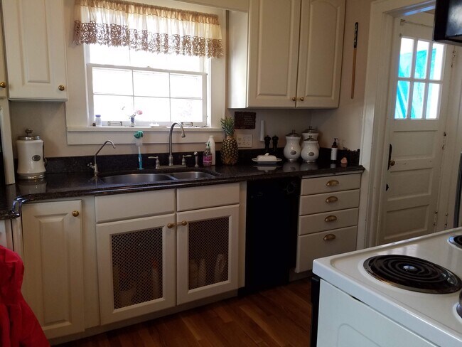 Cocina - 1347 W Highland Pkwy
