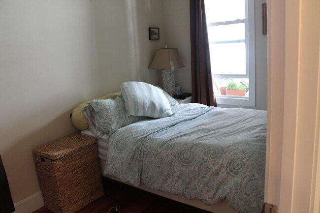 Foto del edificio - 442 E 6th St