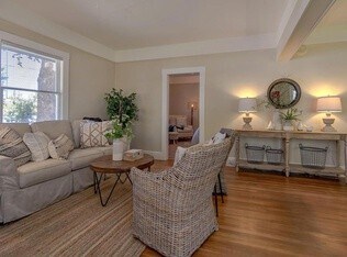 Foto del edificio - Charming Home next to Co-Op