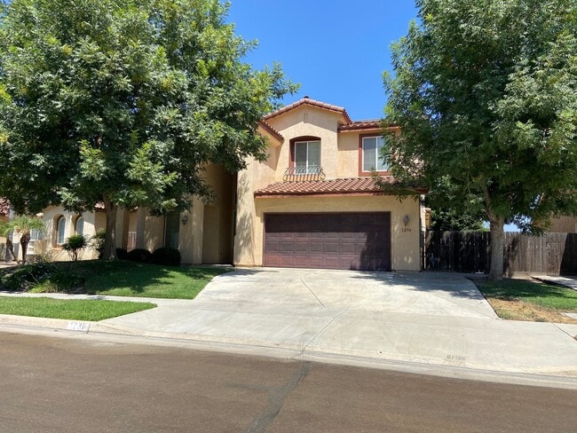 Building Photo - Available now, Gorgeous NW Visalia home fo...