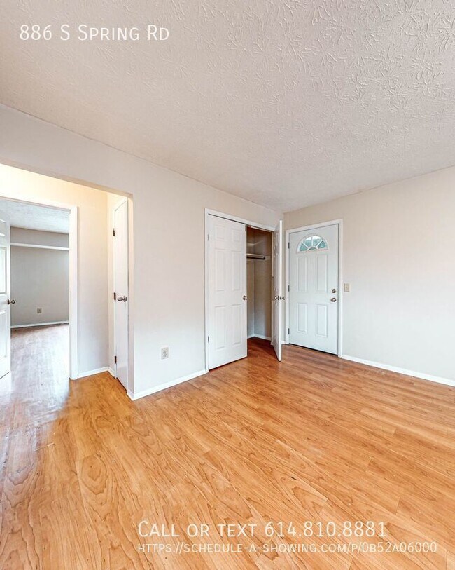 Building Photo - Two Bedroom Apartment with Balcony- Wester...