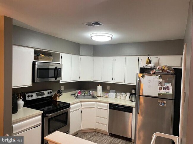 Building Photo - 26B Sumac Ct