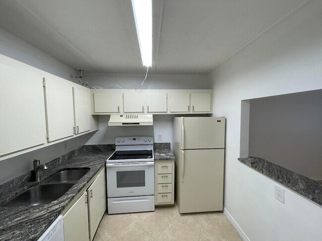 Foto del edificio - 2100 Springdale Blvd