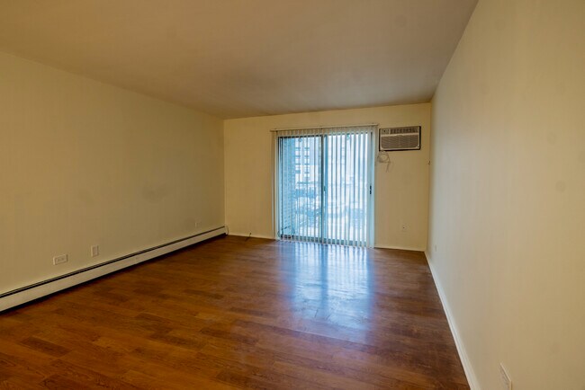 Building Photo - 866 Crimson Ct
