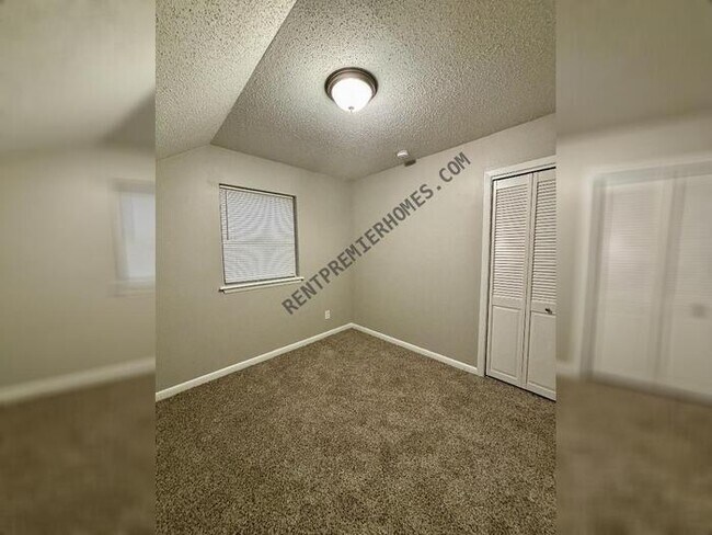 Foto del edificio - 425 Burnside Dr