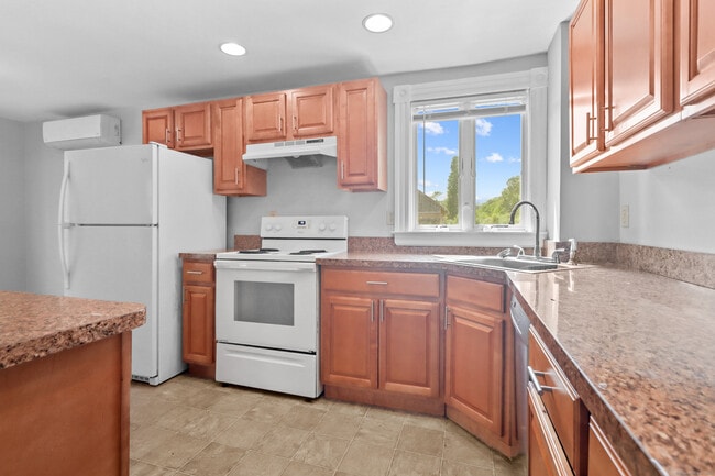 Building Photo - 310 Flanders Rd