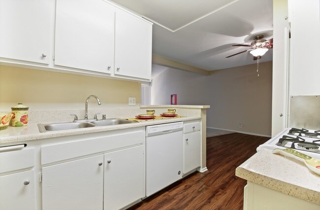 Foto del edificio - 16901 Napa St