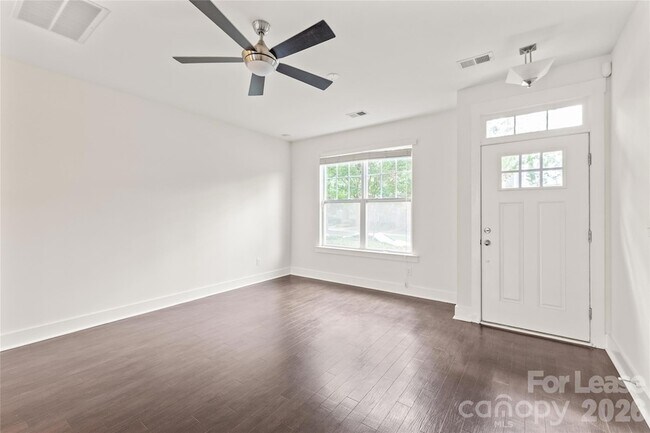 Foto del edificio - 2564 Tranquil Oak Pl