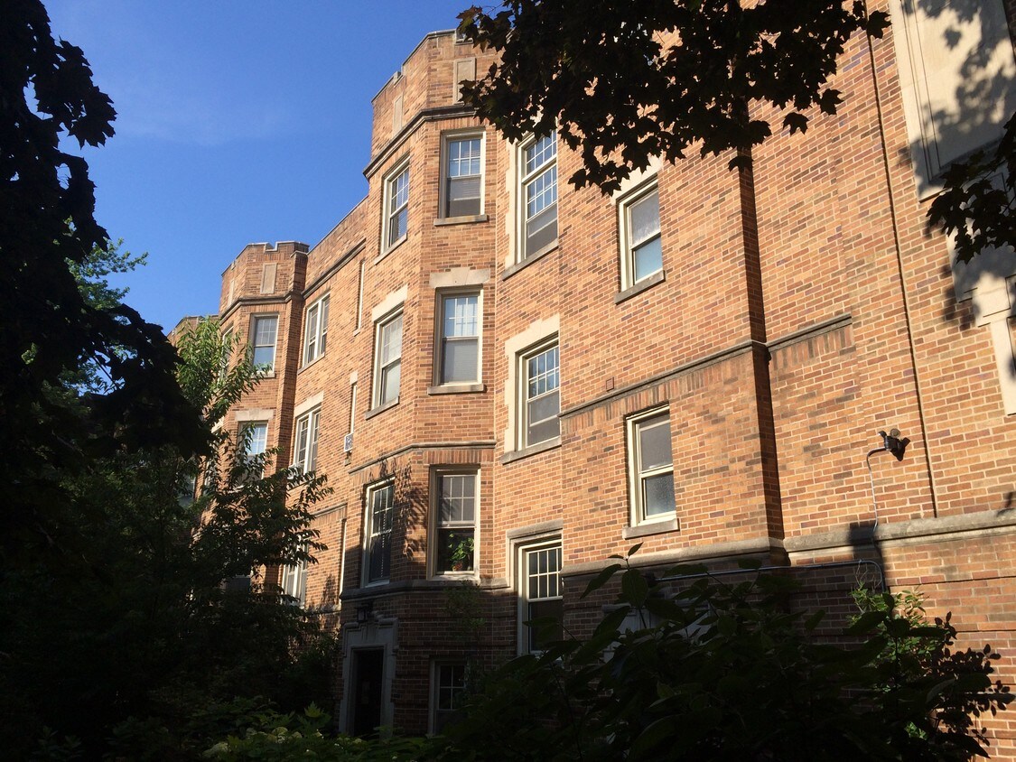 2016 W Greenleaf Ave, Chicago, IL 60645 Apartments in Chicago, IL