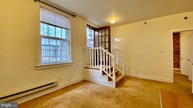 Building Photo - 330 S Juniper St