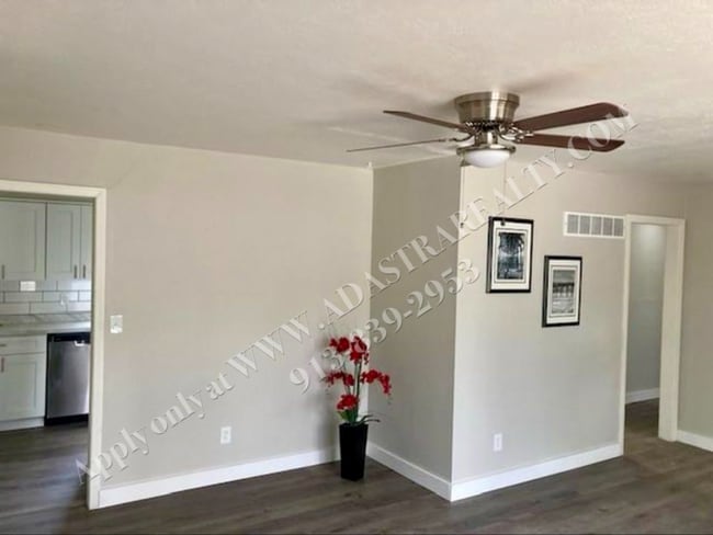 Building Photo - Beautiful Renovated 3 Bed 2.5 Bath Ranch i...