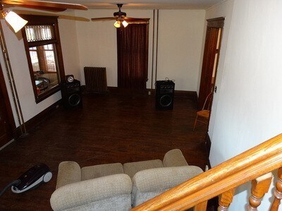 Building Photo - Living Large