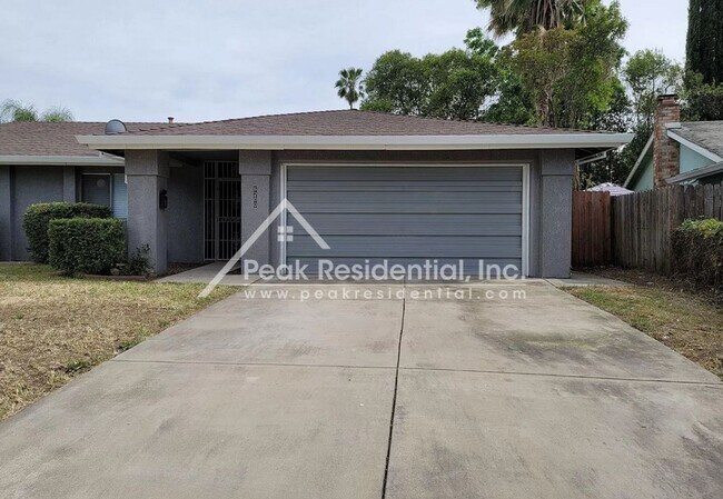 Foto del edificio - Nice 4bd/2ba House with 2 Car Garage near ...